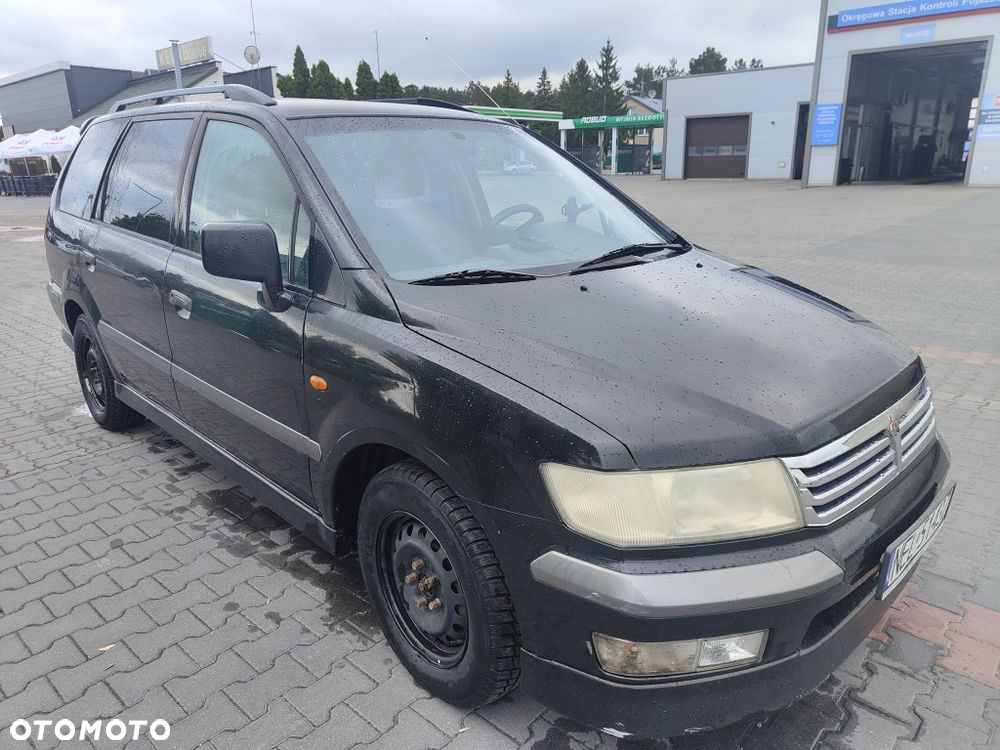 Mitsubishi Space Wagon - 2