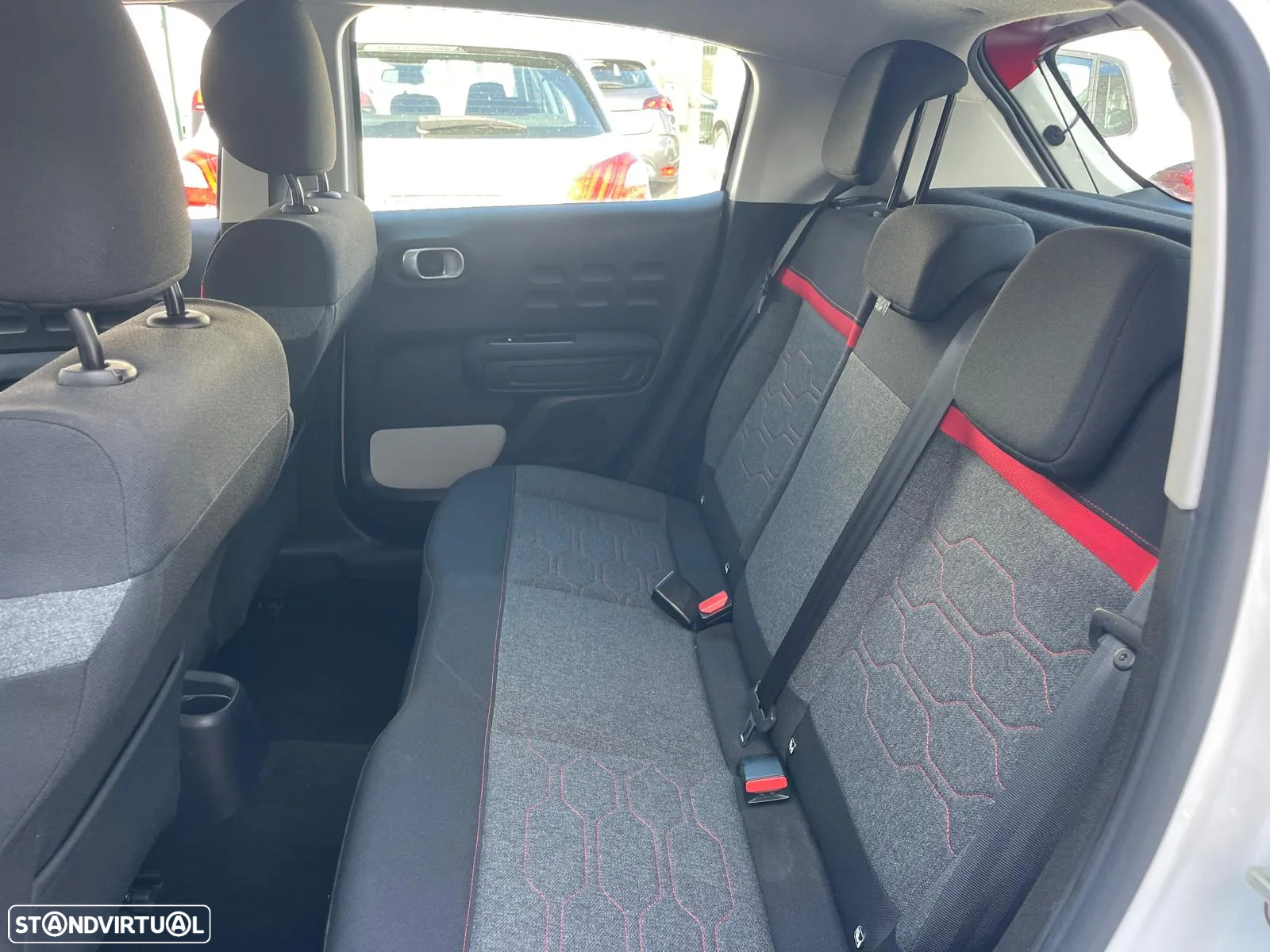 Citroën C3 1.2 PureTech Shine EAT6 - 8