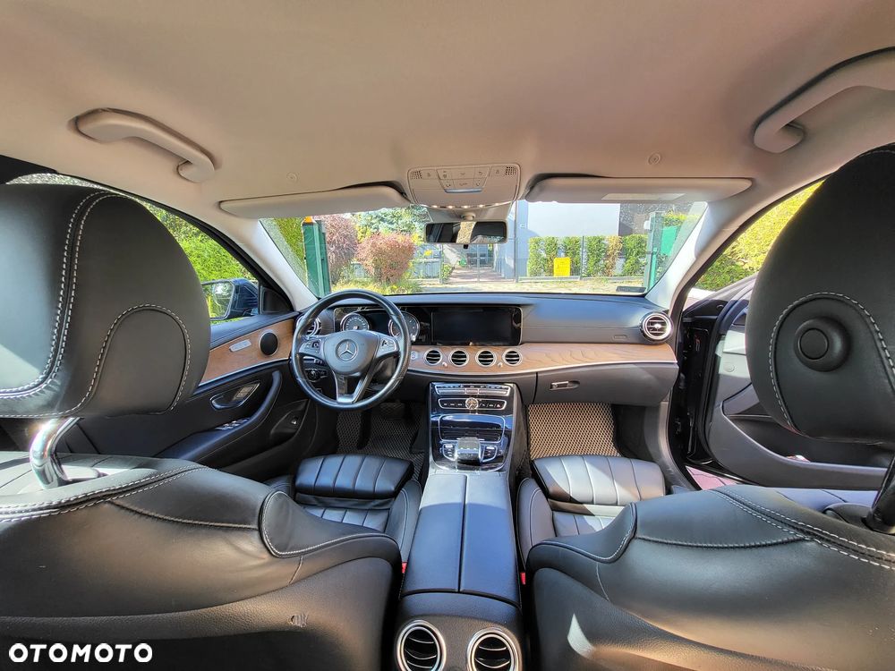 Mercedes-Benz Klasa E 220 d T 9G-TRONIC - 3
