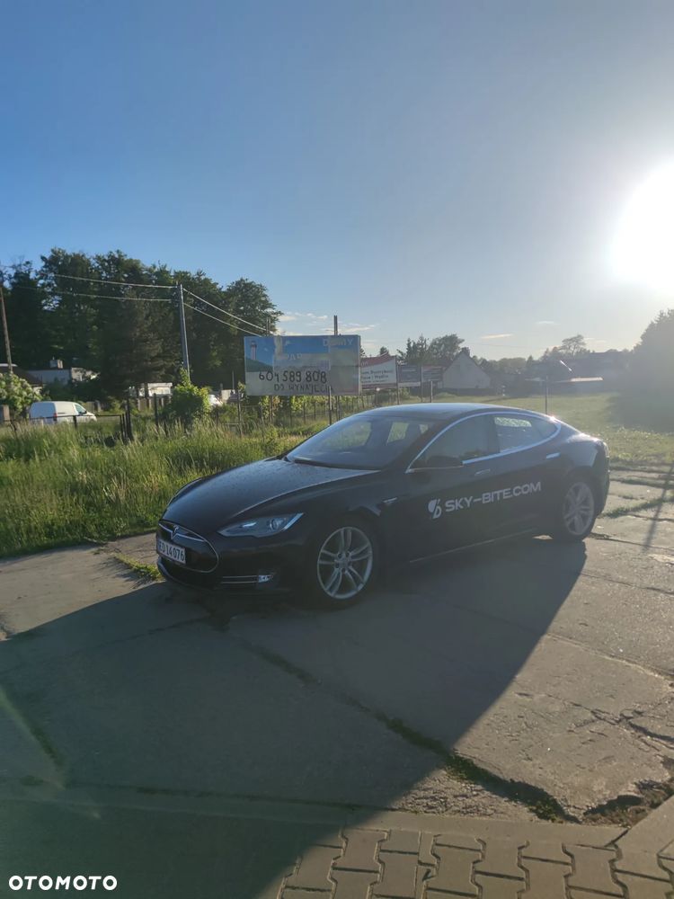 Tesla Model S - 12