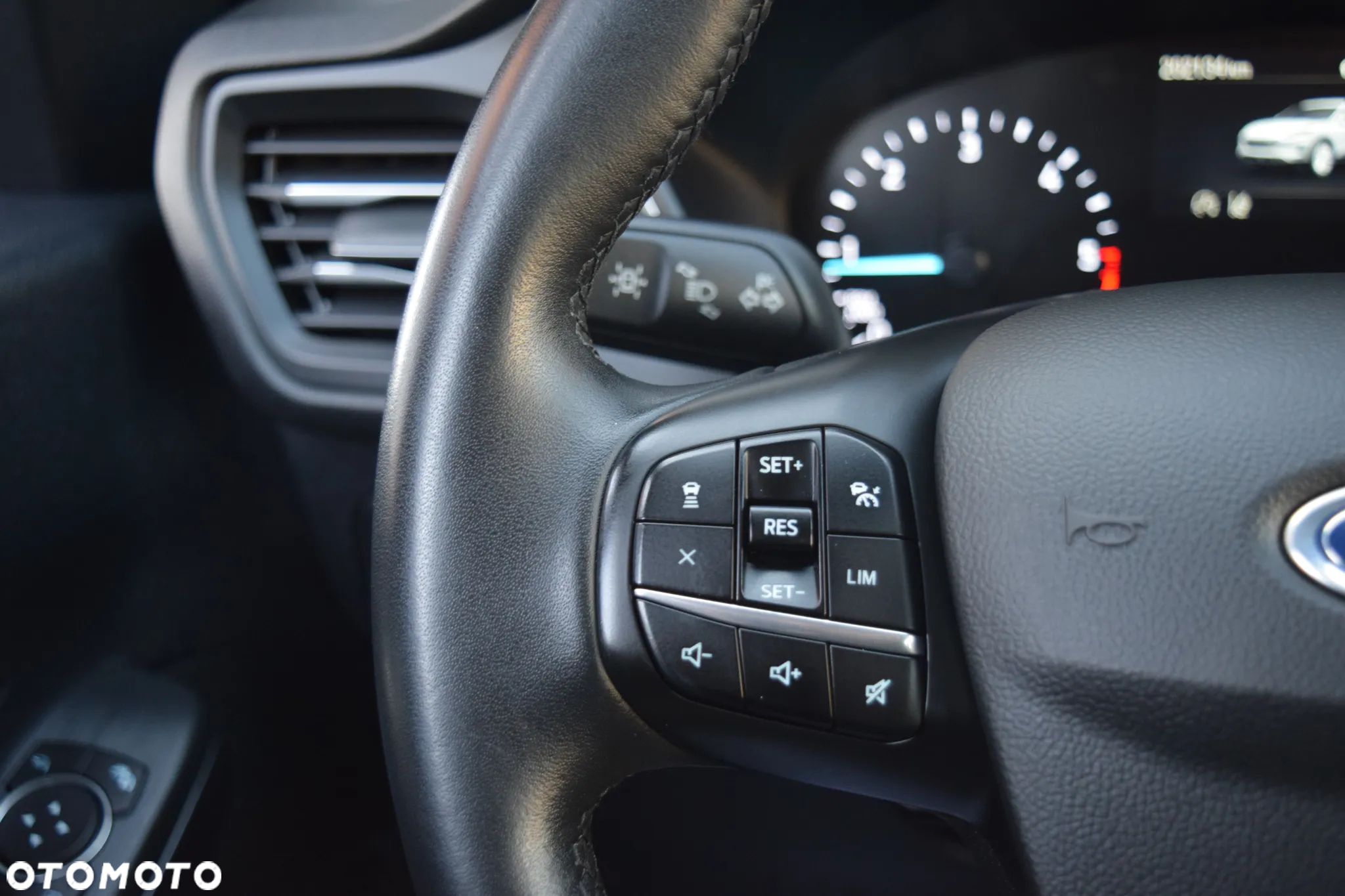 Ford Kuga 2.0 EcoBlue Hybrid TITANIUM X - 27