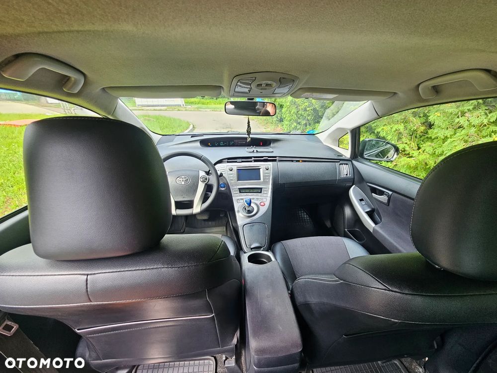 Toyota Prius ver-1-8-hsd-prestige - 10