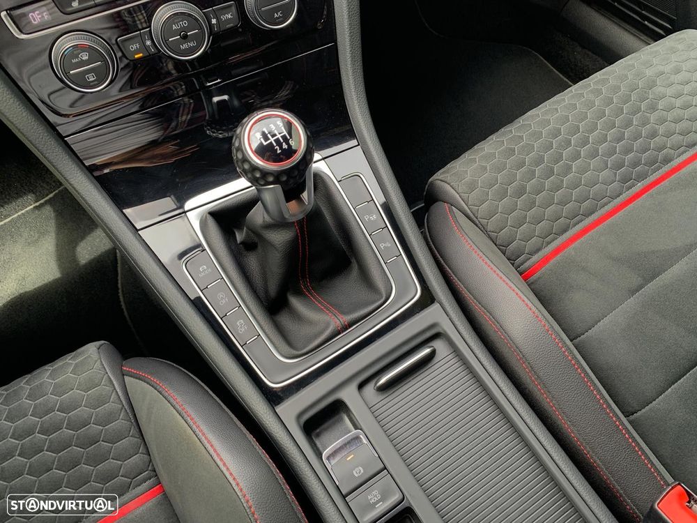 VW Golf 2.0 TSI GTI Performance - 24
