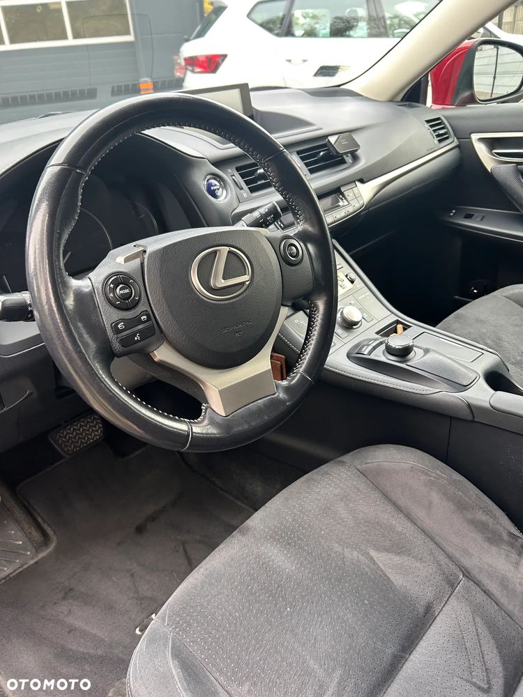 Lexus CT - 9