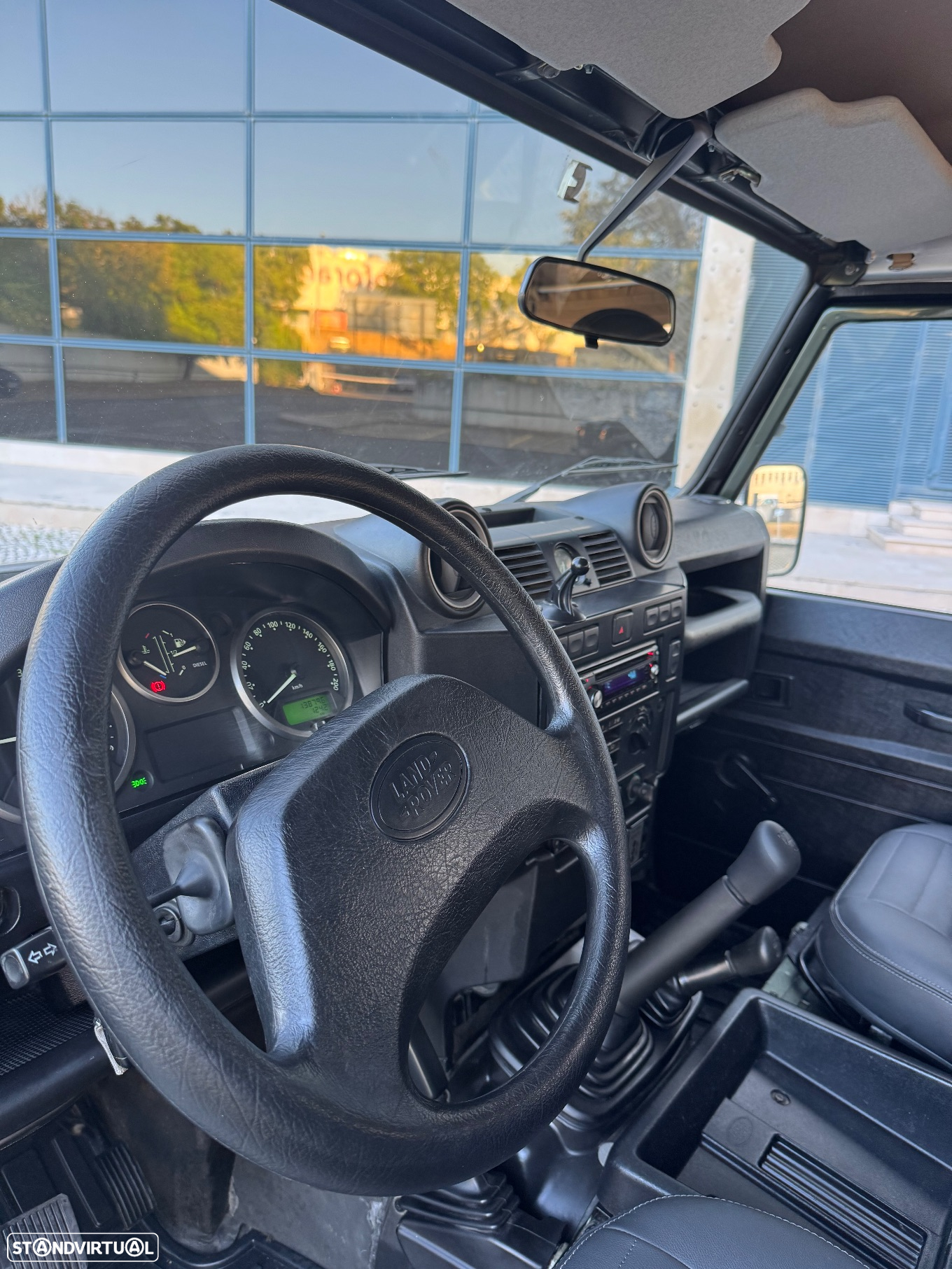 Land Rover Defender 90 SW 2.4 CRD S - 15