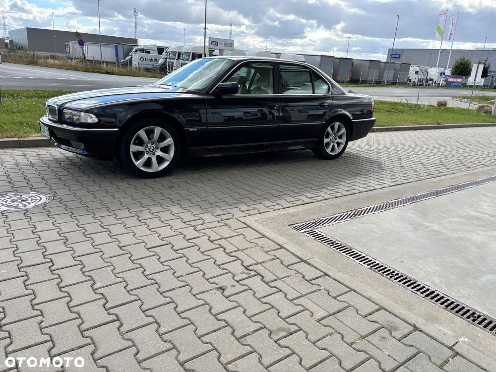 BMW Seria 7 735i - 27