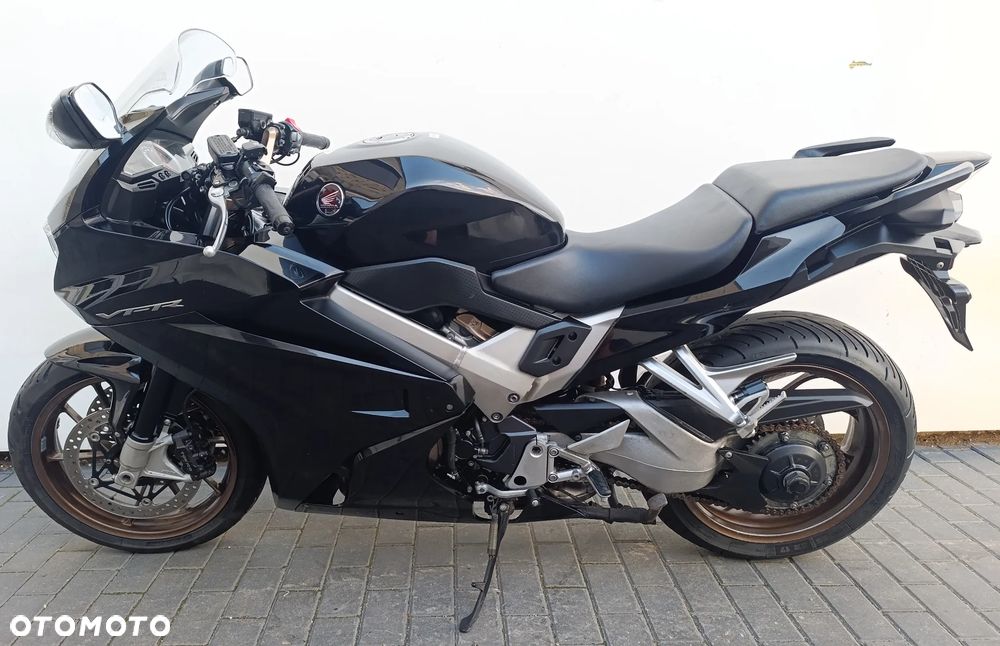 Honda VFR - 4