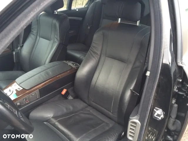 BMW Seria 7 745i - 25