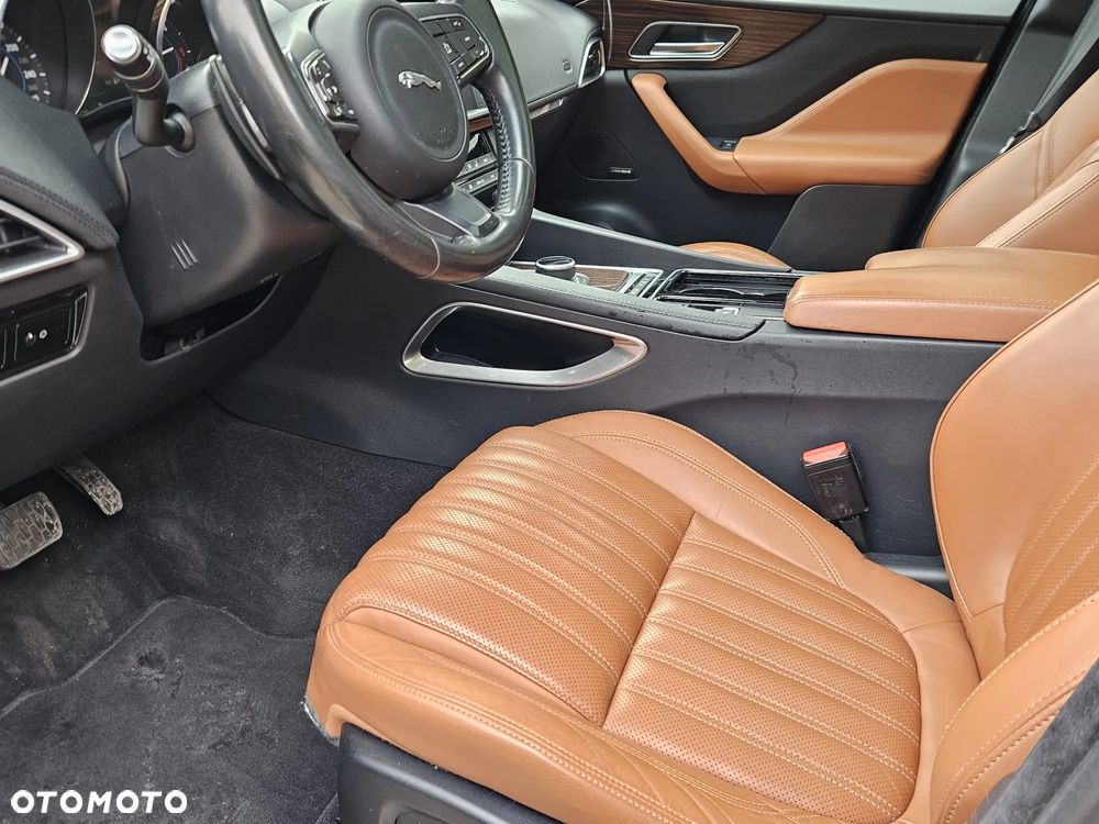 Jaguar F-Pace 2.0 i4D AWD Prestige - 29
