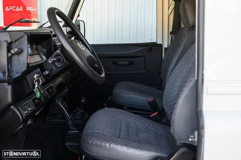 Land Rover Defender 90 2.5 Td5 E - 32