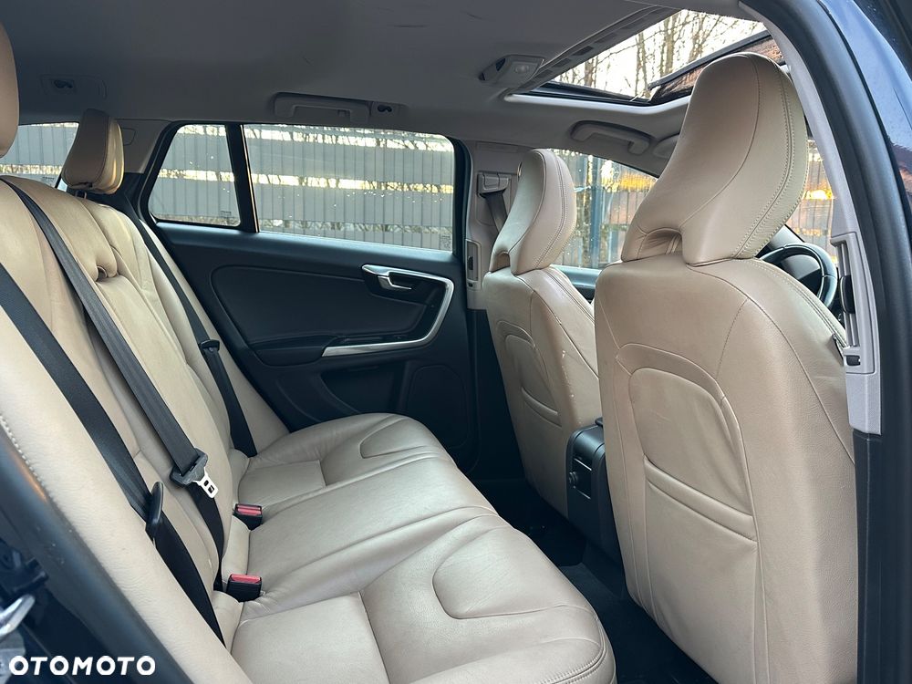 Volvo V60 D4 Momentum - 14