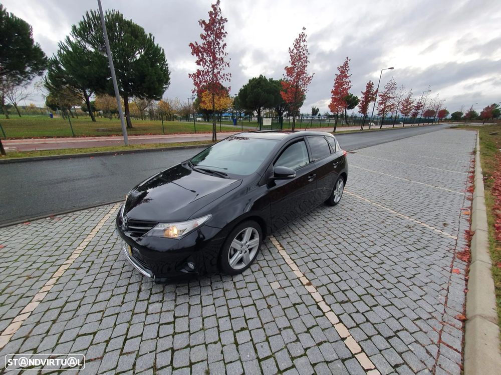Toyota Auris 1.4 D-4D Comfort+Pack Sport - 2