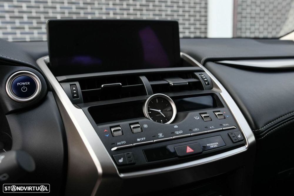 Lexus NX 300h Executive+ - 32