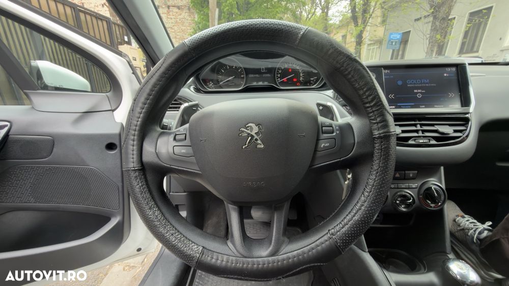 Peugeot 208 - 17