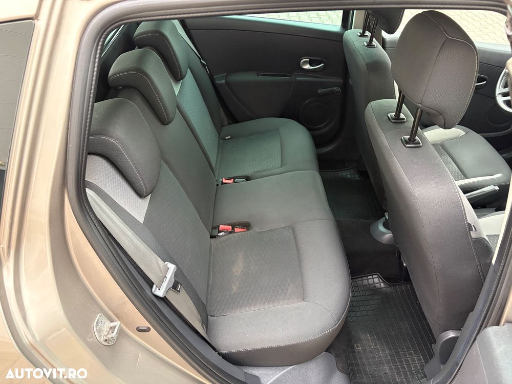 Renault Clio 1.5 dCi 90 FAP Luxe - 8