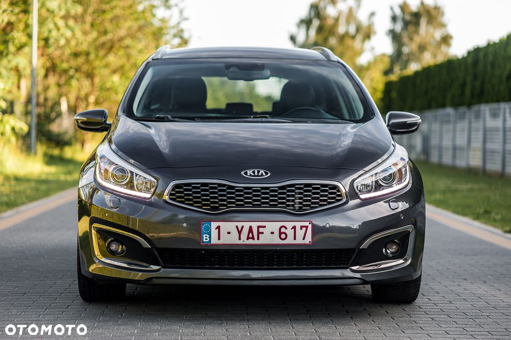 Kia Ceed 1.6 CRDi 136 ISG Platinum Edition - 9
