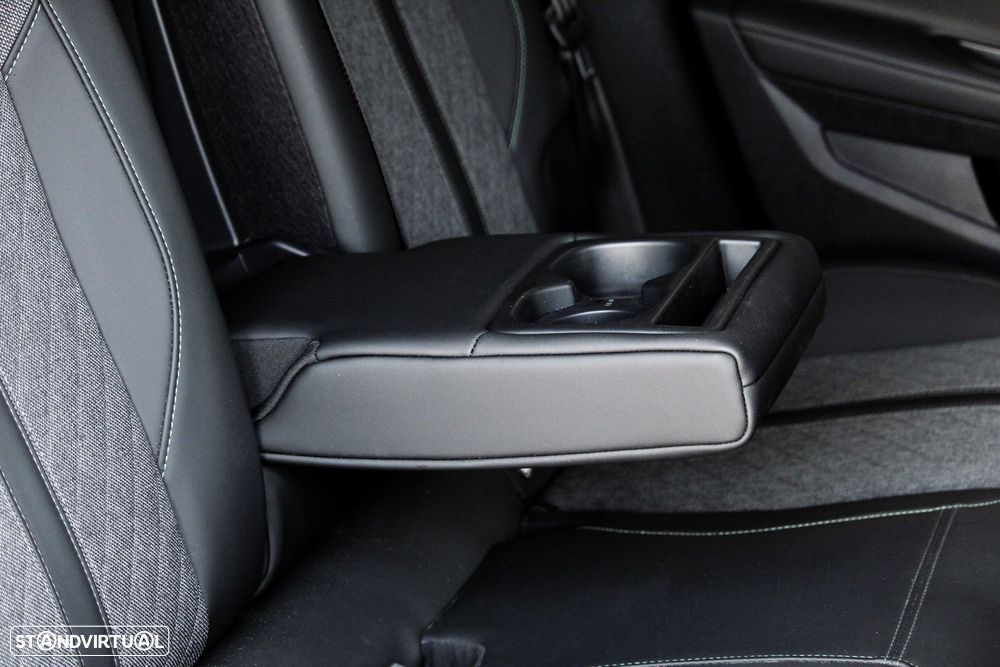 Peugeot 408 1.2 PureTech Allure EAT8 - 34