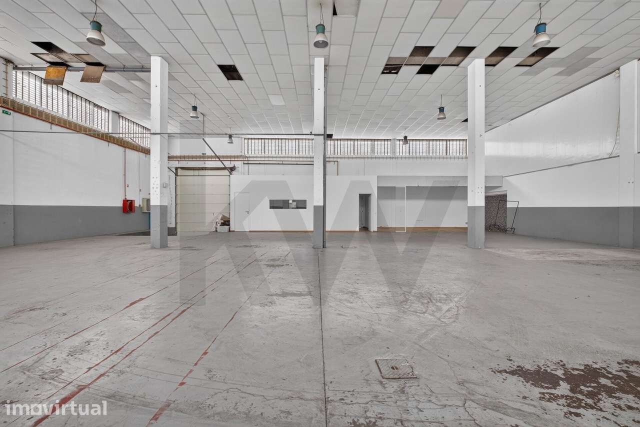 Armazém Industrial com 813m2 e Potencial Habitacional — Junto a São Jo - Grande imagem: 4/36