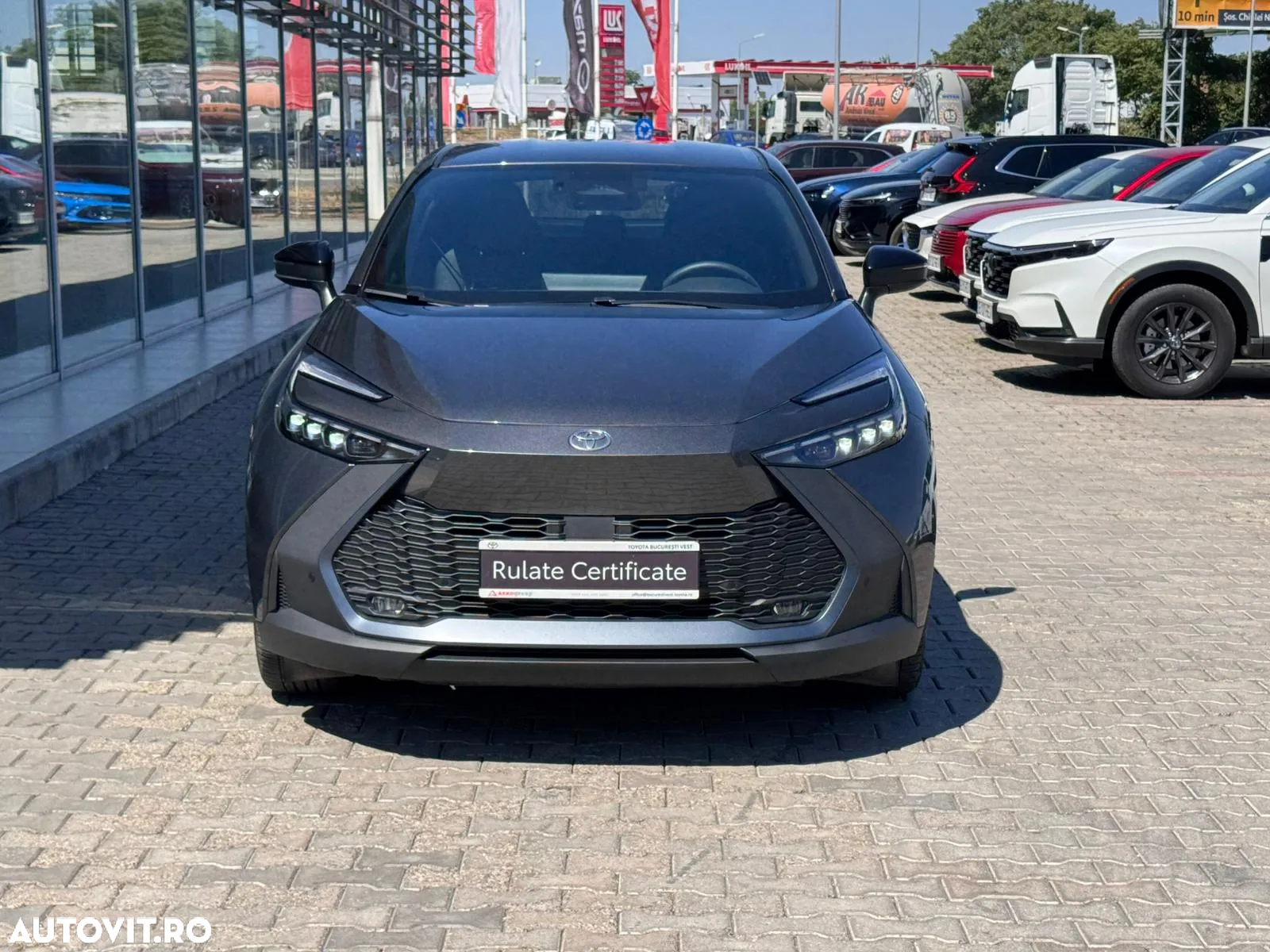 Toyota C-HR ver-1-8-hev-140-cp-4x2-cvt-dynamic - 3