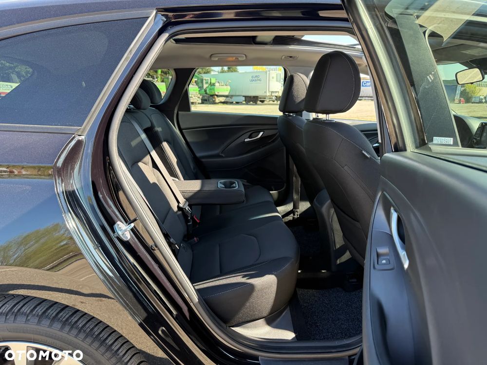 Hyundai i30 1.6 CRDI DCT Intro - 24