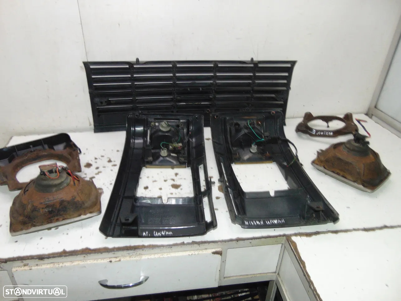Nissan Urvan grelha frontal - 12