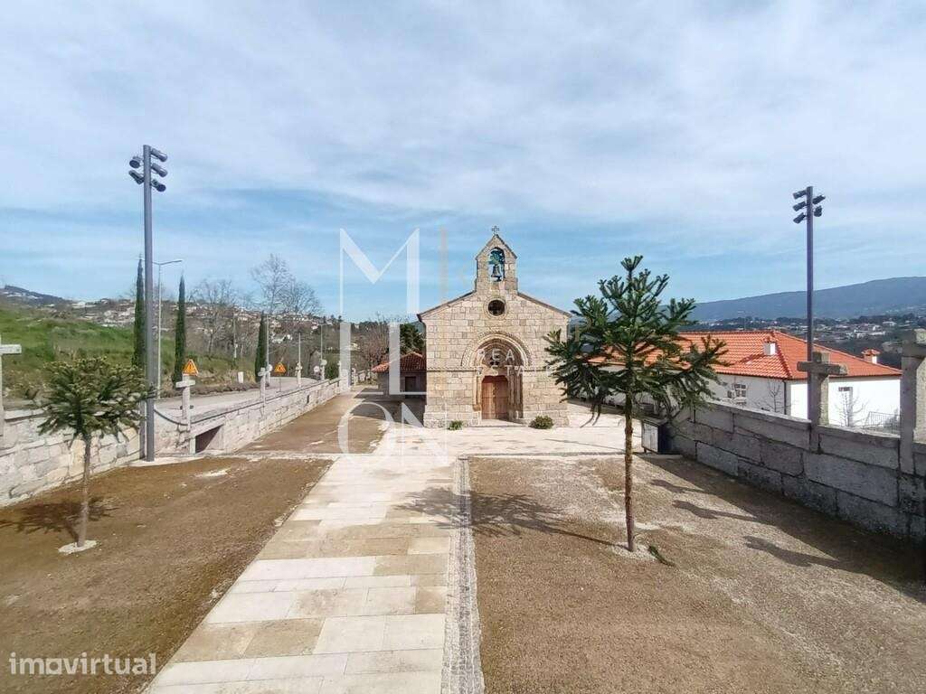 Casa de áreas generosas composta por 4 quartos - Grande imagem: 2/8