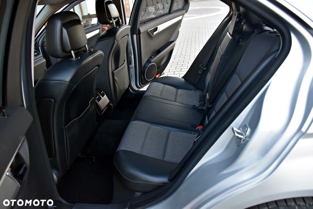 Mercedes-Benz Klasa C 200 7G-TRONIC Avantgarde Edition - 29