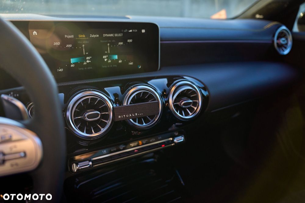 Mercedes-Benz CLA AMG 45 S 4-Matic 8G-DCT - 28