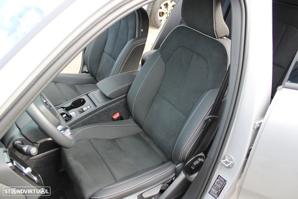 Volvo XC 40 1.5 T2 Plus Dark Auto - 36