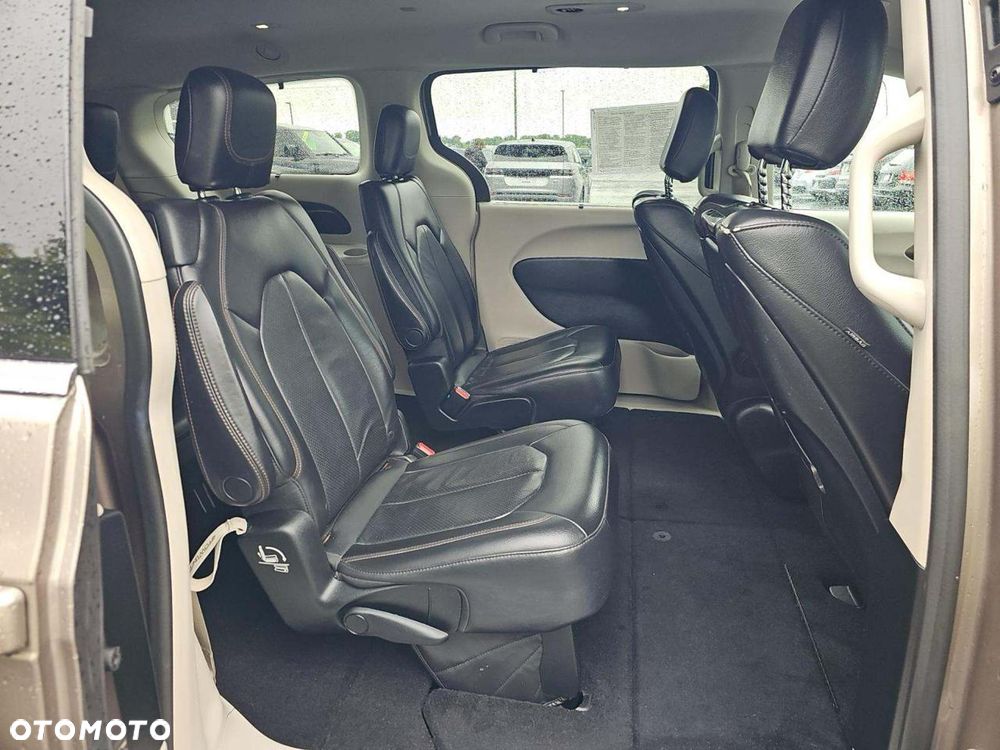 Chrysler Pacifica - 15