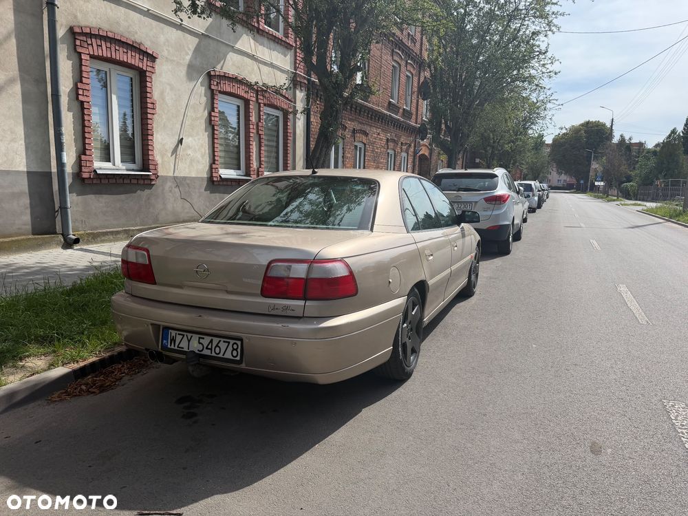 Opel Omega 2.2 Elegance - 5