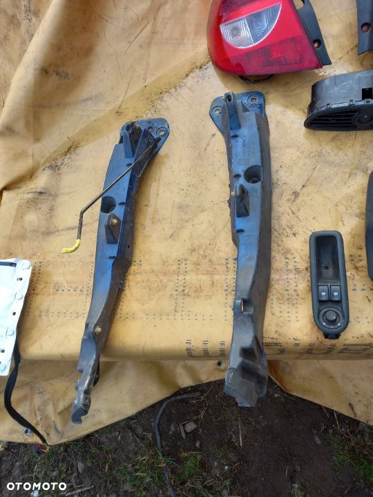 Mocowanie błotnika zawiasy Renault Clio 3 - 1