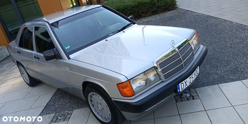 Mercedes-Benz W201 (190) - 1