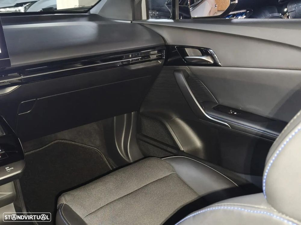 MG MG4 64 kWh Luxury - 28