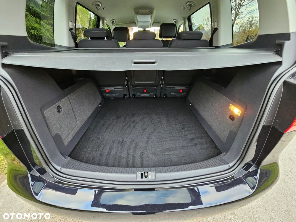 Volkswagen Touran 2.0 TDI DPF Highline - 17