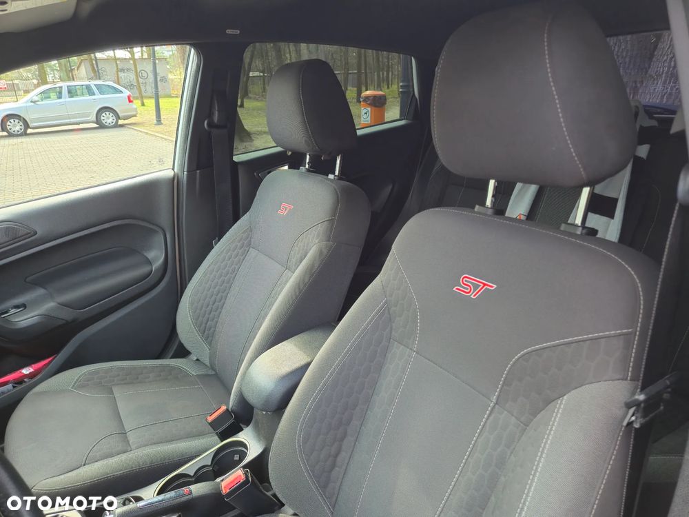Ford Fiesta 1.6 EcoBoost ST - 22