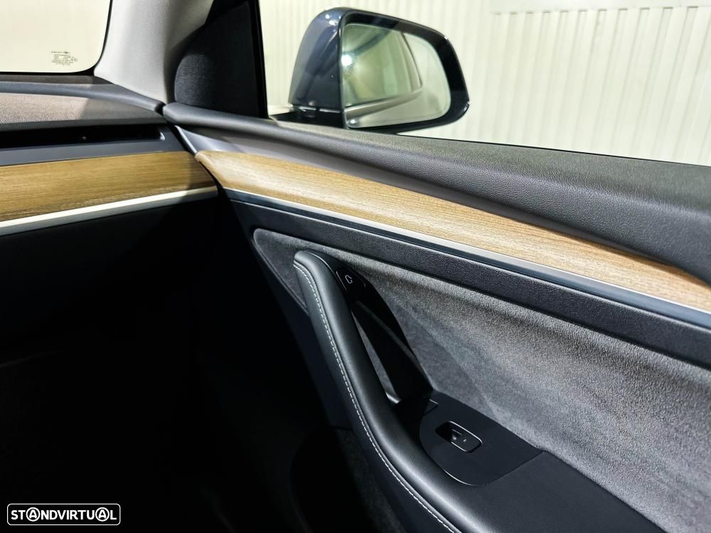 Tesla Model Y - 33