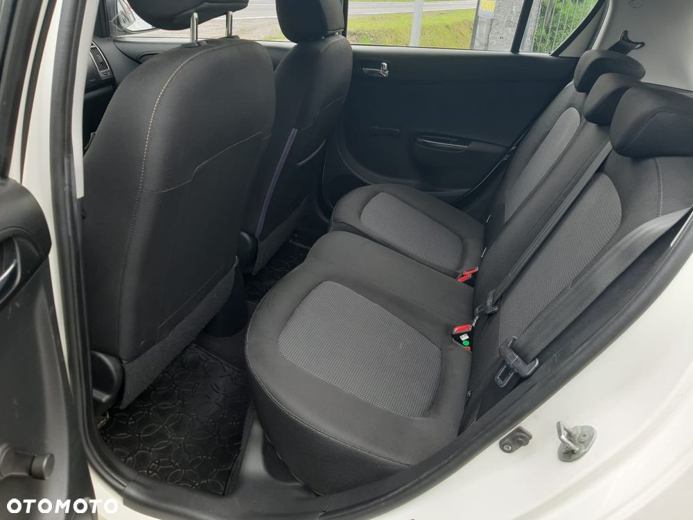 Hyundai i20 1.1 CRDi Trend - 14