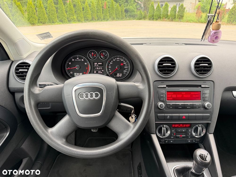 Audi A3 3-drzwiowe 1.6 Attraction - 12