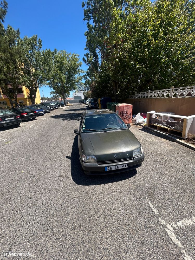 Renault Clio 1.2 RT - 3