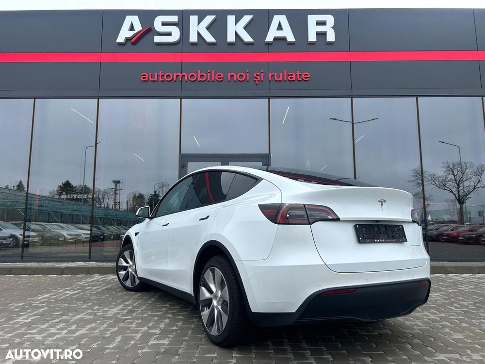 Tesla Model Y Long Range Dual Motor AWD - 9