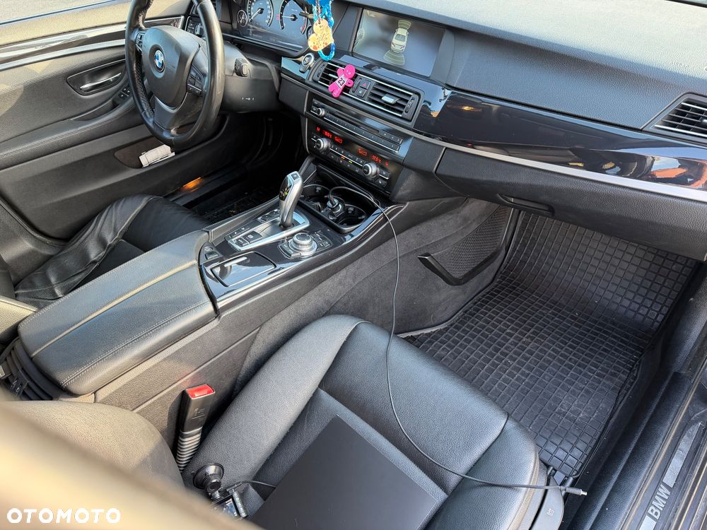 BMW Seria 5 525d xDrive - 17