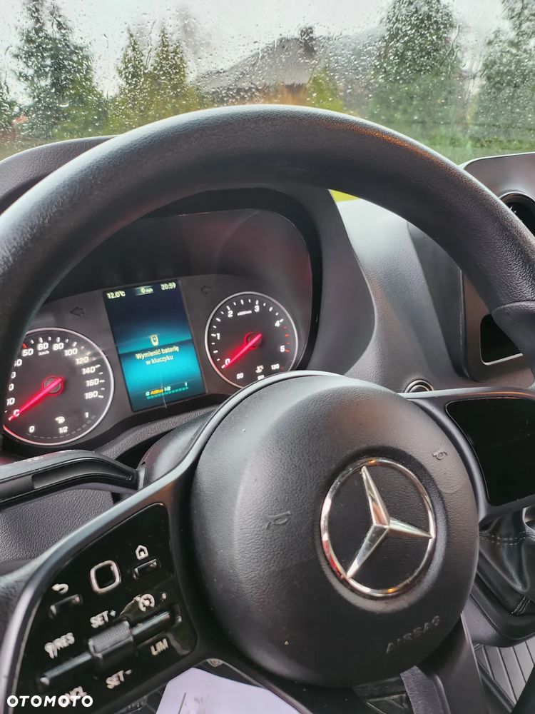 Mercedes-Benz Sprinter - 13