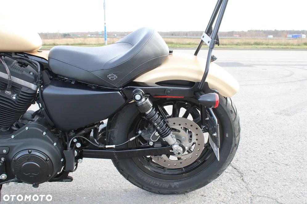 Harley-Davidson Sportster Iron 883 - 6