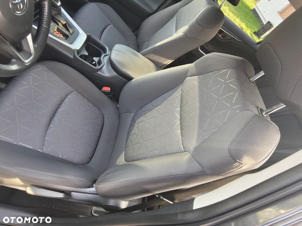 Toyota RAV4 - 6