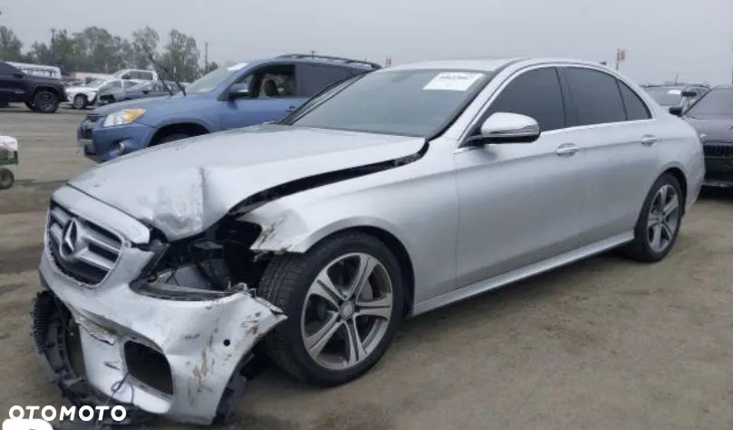 Mercedes-Benz Klasa E 300 9G-TRONIC Avantgarde - 39