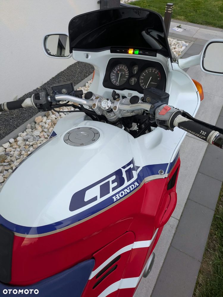 Honda CBR - 25