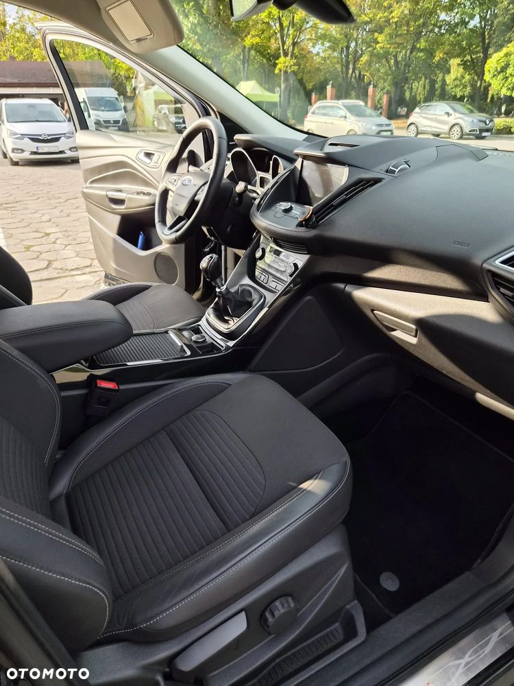 Ford Kuga - 12