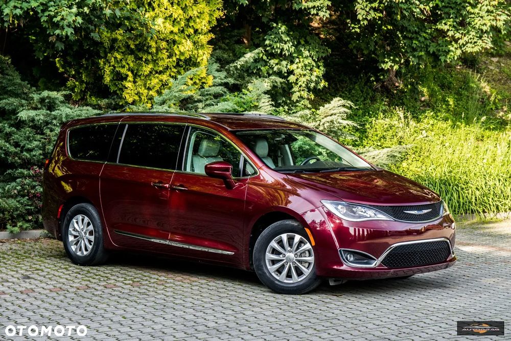 Chrysler Pacifica - 1