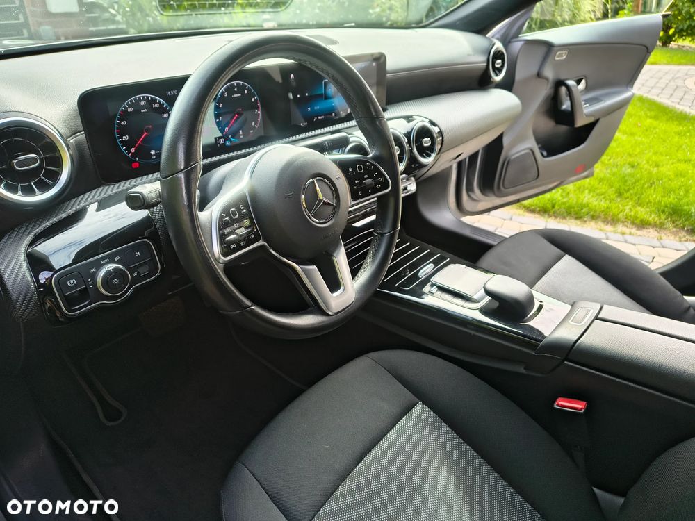 Mercedes-Benz CLA 180 7G-DCT - 31